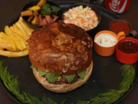 تصویر ۱ از برگر ذغالی ماتکا